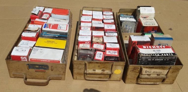 lot 225 image: Mix lot of Condensers and Points