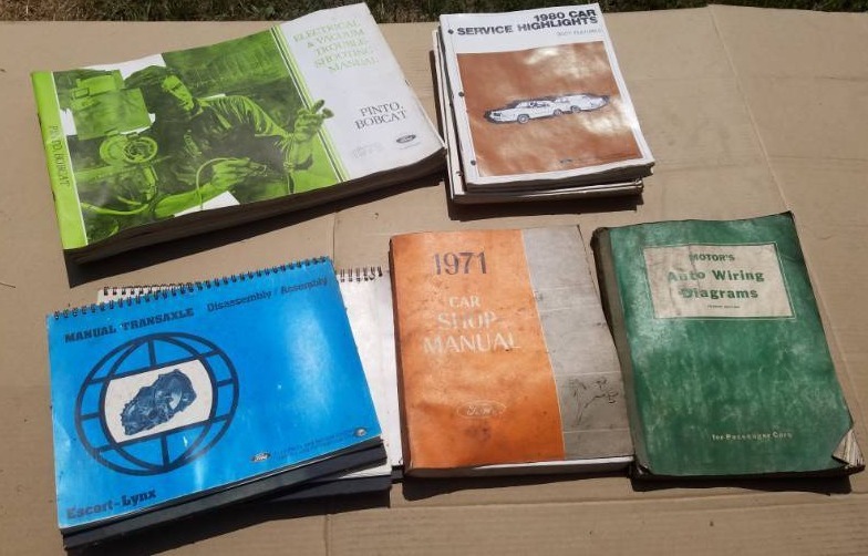 lot 229 image: Automotive manuals