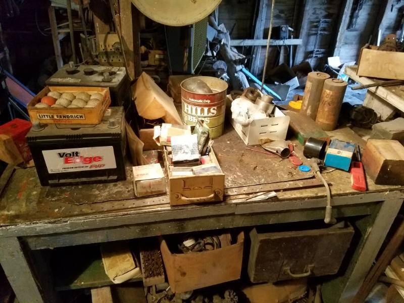 lot 239 image: Contents of Middle Island in Shop Tools and parts
