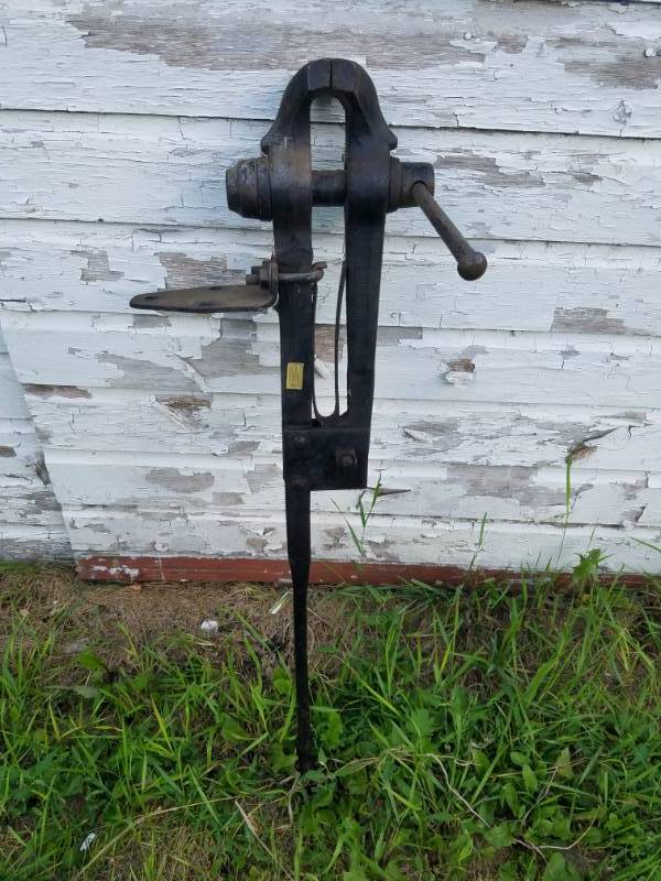 lot 240 image: Black Smith Vise 41 inches high