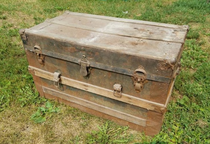 lot 244 image: 32 x 19 x 19 wood & metal antique trunk