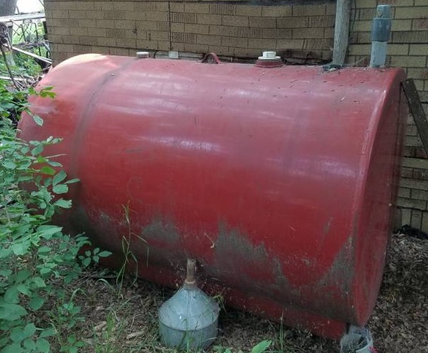 lot 263 image: 500 gallon fuel tank with rust inside