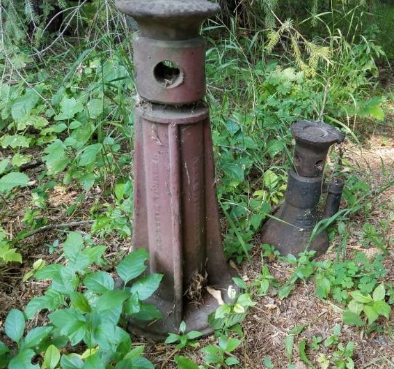 lot 262 image: 2 very old and heavy jack stands