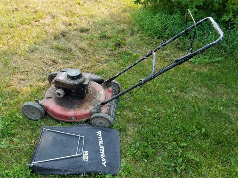 lot 268 image: Huskee 3.75 HP push mower