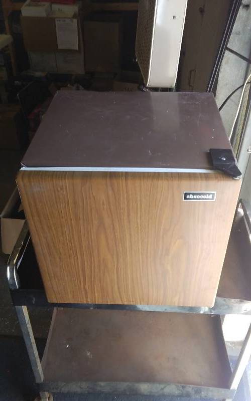 lot 31 image: Absocold Dorm Size Refrigerator (Works) 19x19x19