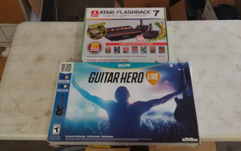 lot 32 image: Atari Flash Back 7 & Guitar Hero Live For Wii