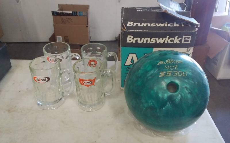 lot 34 image: A&W Collectible Mugs, 1-Bowling Ball