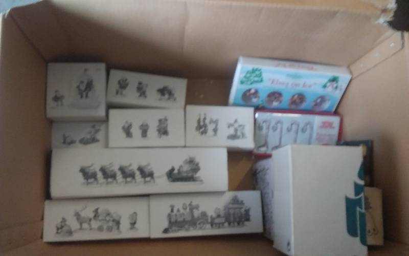 lot 46 image: Assorted Department 56 Heritage Village Collection & Accessories