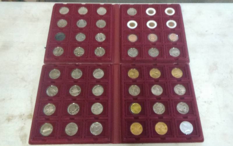 lot 60 image: 2- Collector Albums Commemorative Coins US & Foreign