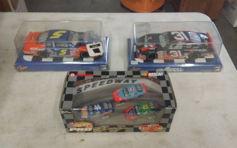 lot 61 image: Nascar Race Cars