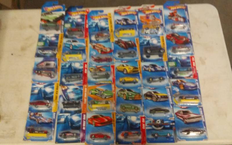lot 63 image: 30 Assorted Hot Wheels New In Box