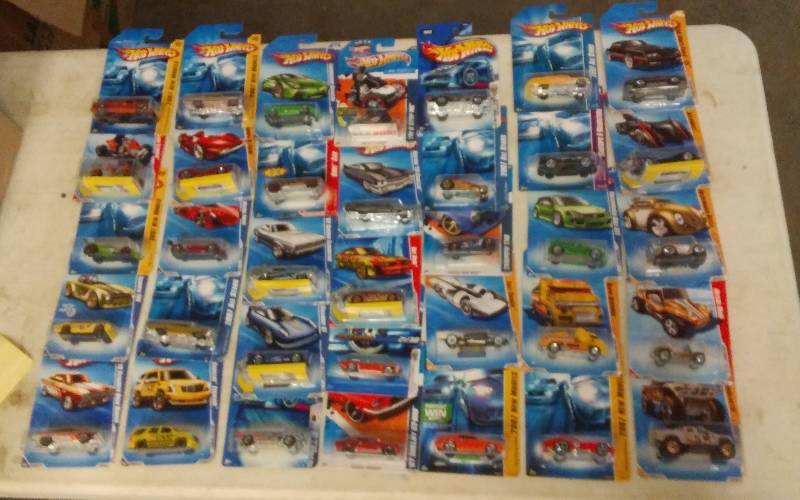 lot 65 image: 35 Assorted Hot Wheels New In Box