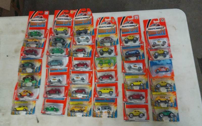 lot 66 image: 39 Assorted Matchbox Cars