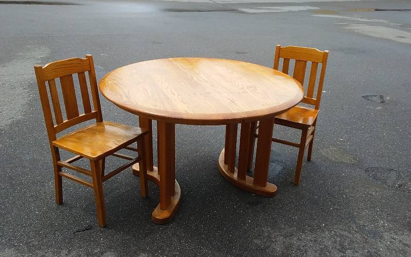 lot 23 image: Oak Table 48 Inches Round & 2 Chairs