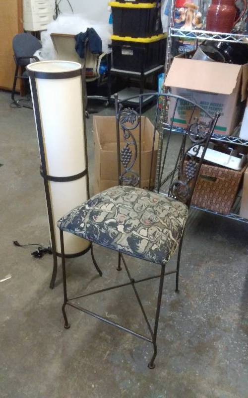 lot 19 image: Metal Frame Bar Stool 24 Inches Seat Height & Floor Lamp 42 Inches