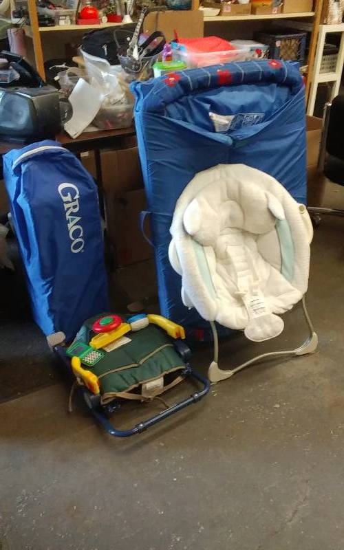 lot 25 image: 4-Baby Gear Items-