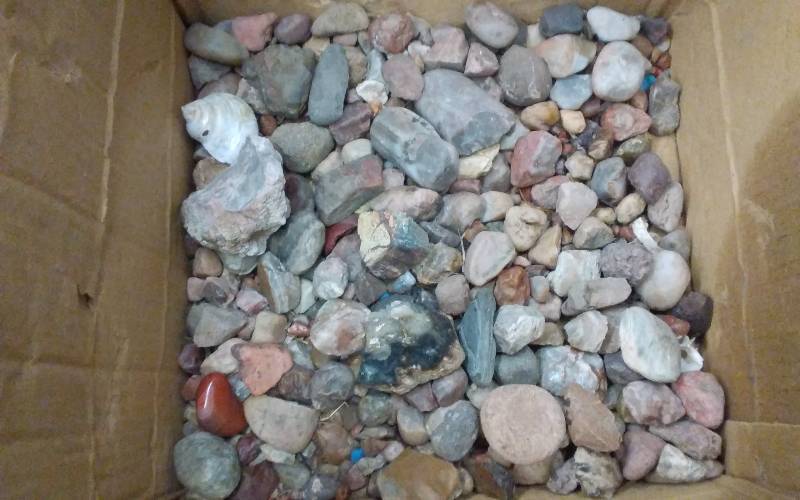 lot 28 image: Lot Of Assorted Rocks & Agates