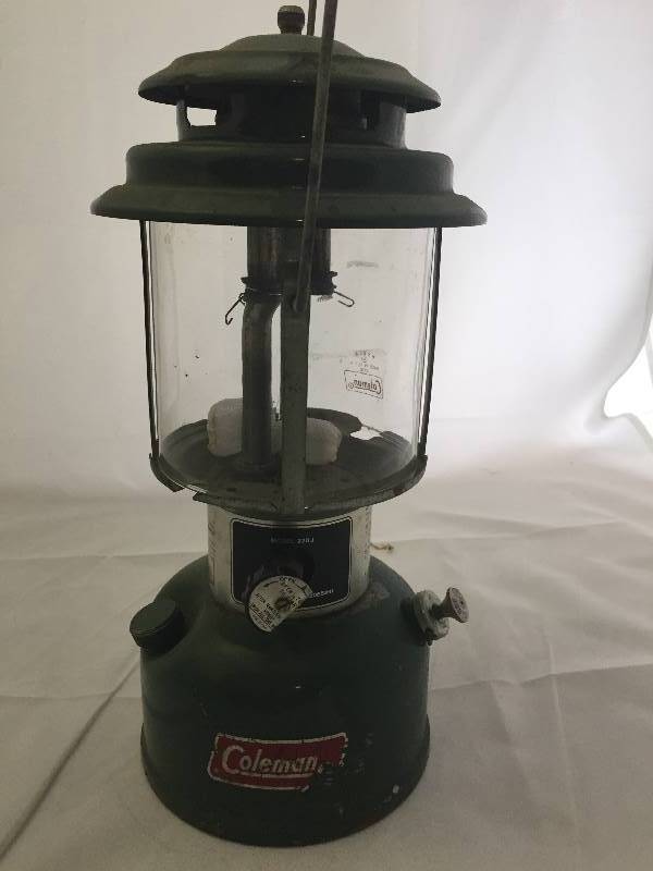 lot 32 image: Coleman Lantern 220J
