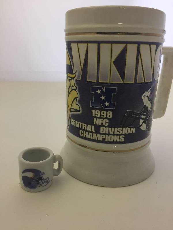 lot 49 image: Beer Steins Vikings 1998 NFC Central Division Champions