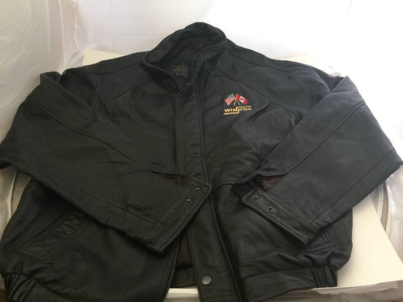 lot 83 image: Leather Bomber Style Jacket XL