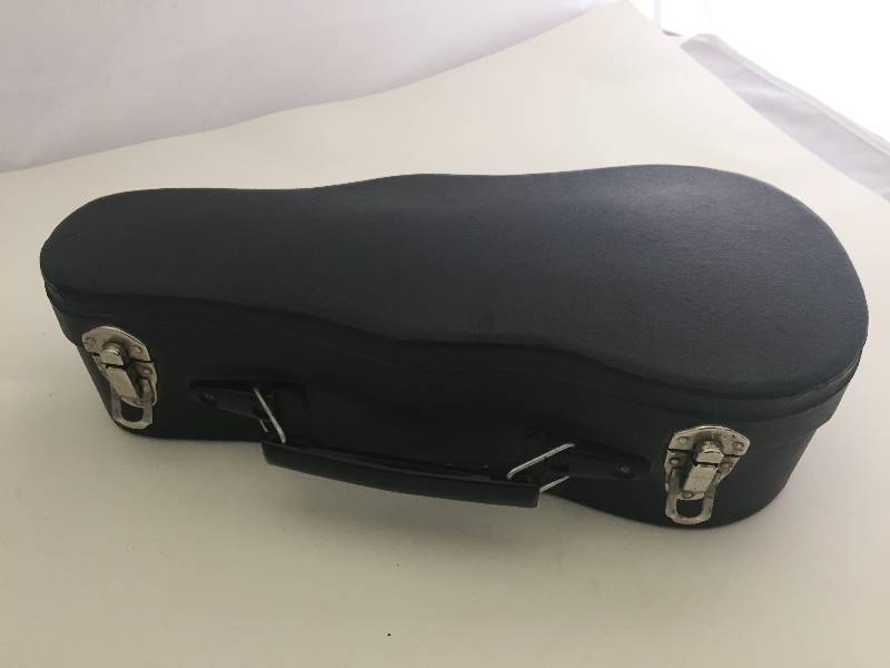 lot 85 image: Novelty Liquor Bottle Case
