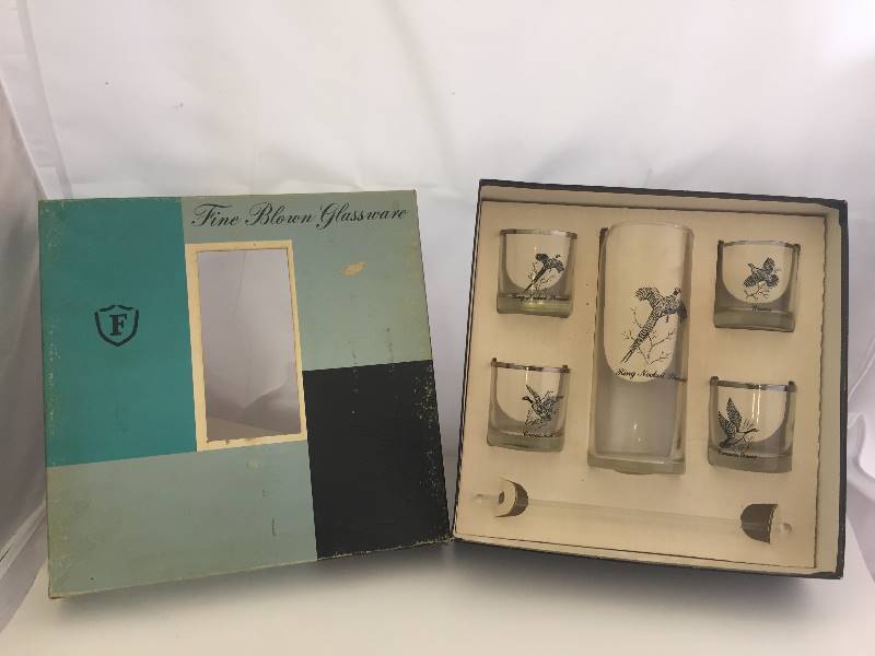 lot 113 image: Vintage Federal Glass Bar Set - Birds Pheasant