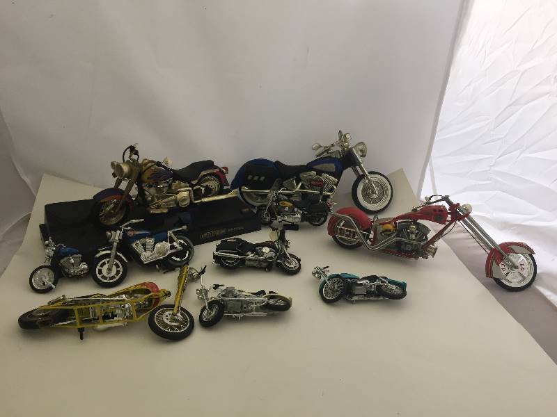 lot 118 image: Diecast Motorcycles