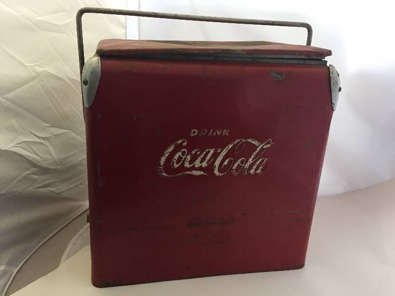 lot 3 image: Coca-Cola Cooler with Insert