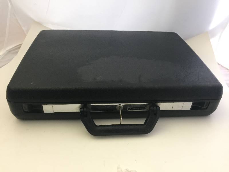 lot 139 image: Samsonite Hard Side Briefcase with Key