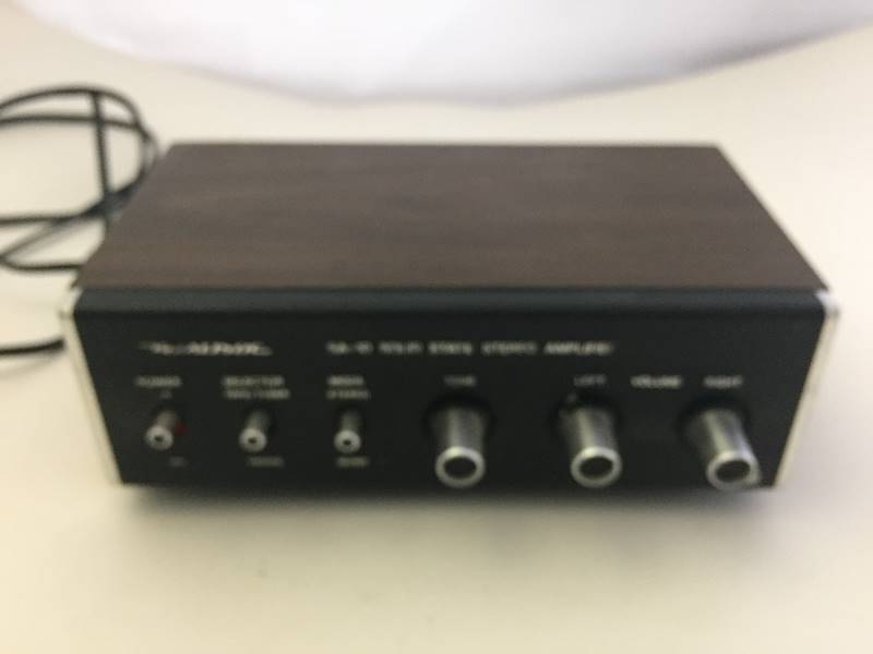 lot 142 image: Realistic SA-10 Solid State Stereo Amplifier