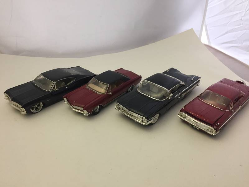 lot 127 image: Diecast Jada 67 Impala SS Maisto 65 Riviera Jada 60 Impala Jada 61 Impala 124