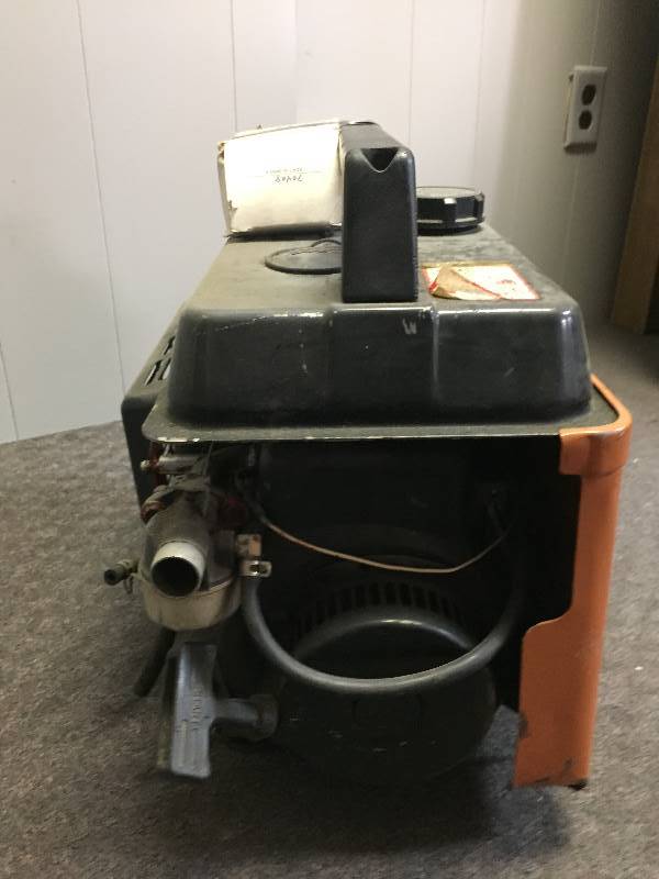 lot 12 image: Generac G1000 Generator