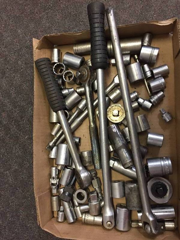 lot 19 image: Sockets
