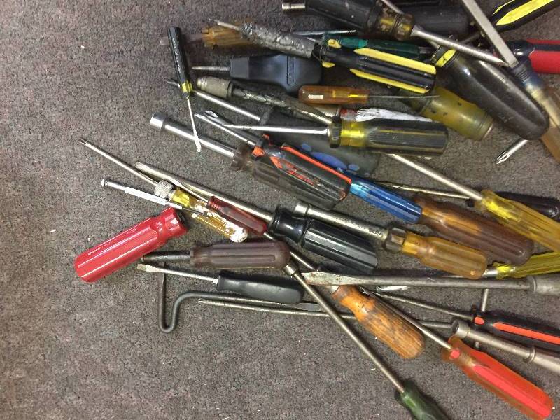 lot 172 image: Large lot of Screwdrivers