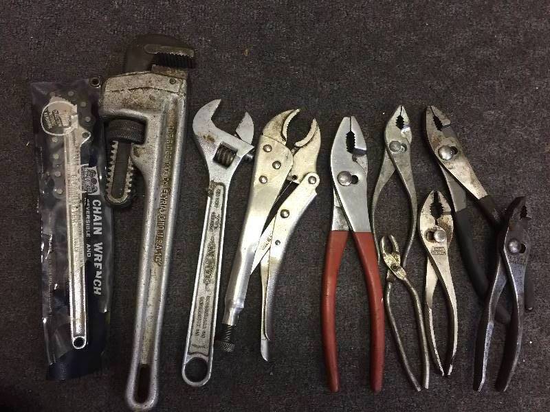 lot 174 image: Pliers Pipe Wrench Chain Wrench