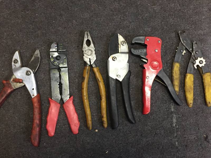 lot 177 image: Electrical Tools Snippers