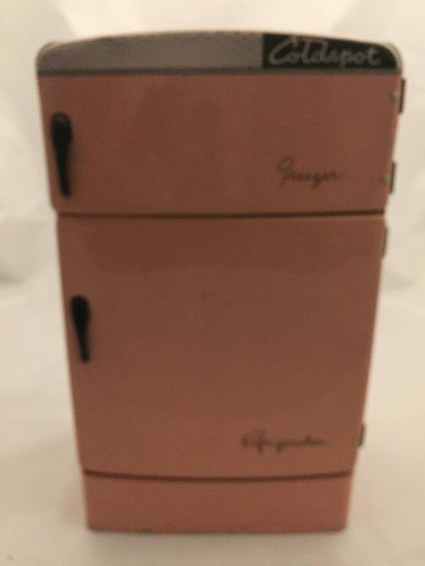 lot 195 image: Vintage Coldspot Refrigerator  Freezer with Ice Tray
