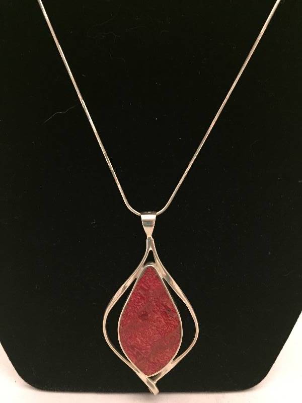 lot 9 image: Sterling Silver Chain With Large Pendant Stone Necklace