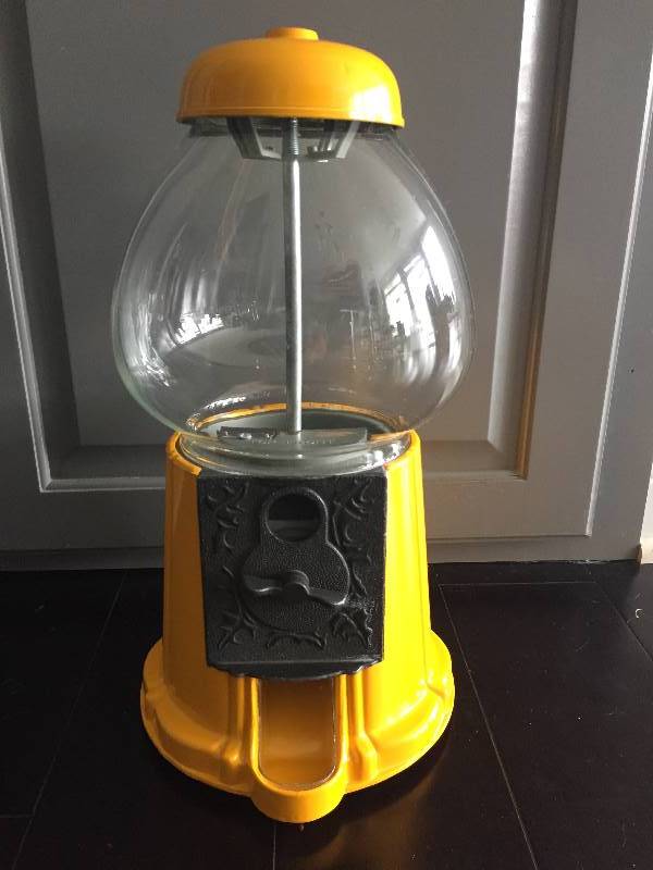 lot 199 image: Vintage Bubble Gum Prize Machine