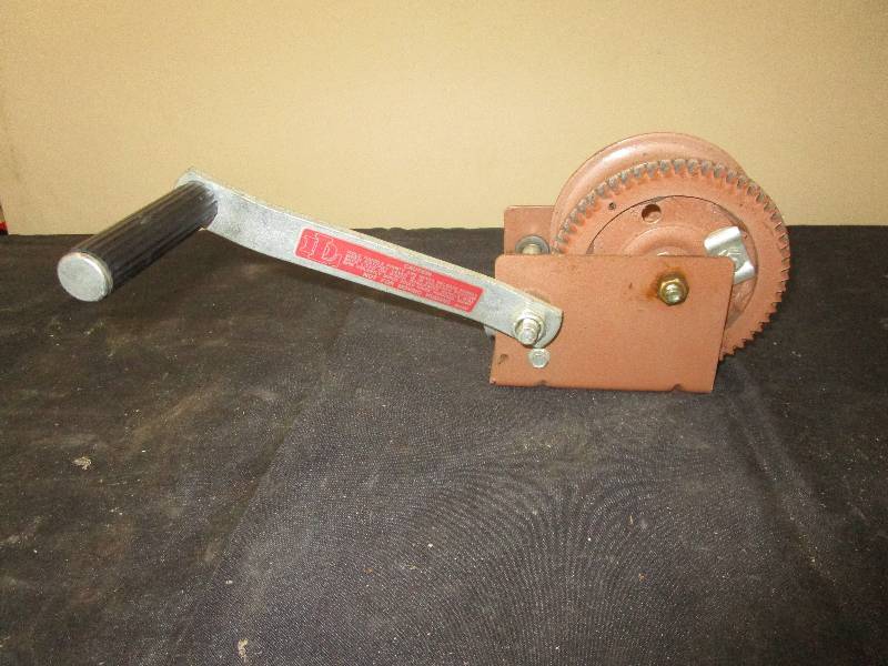 lot 9 image: 1000LB Wench