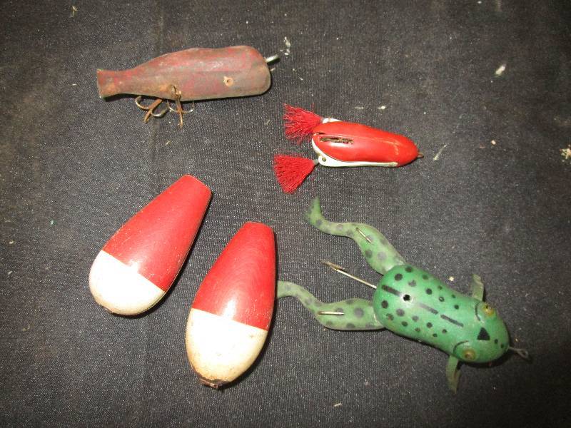 lot 13 image: Vintage Fishing Stuff