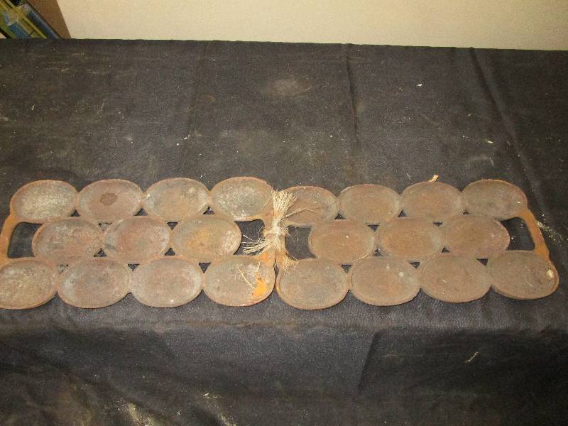 lot 18 image: Cast Iron Pans
