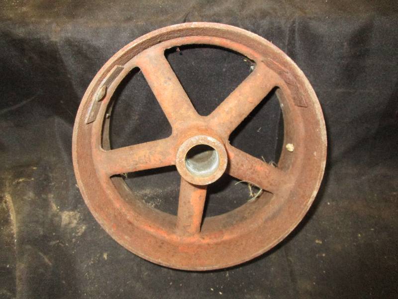 lot 20 image: Pulley Wheel 8 34in
