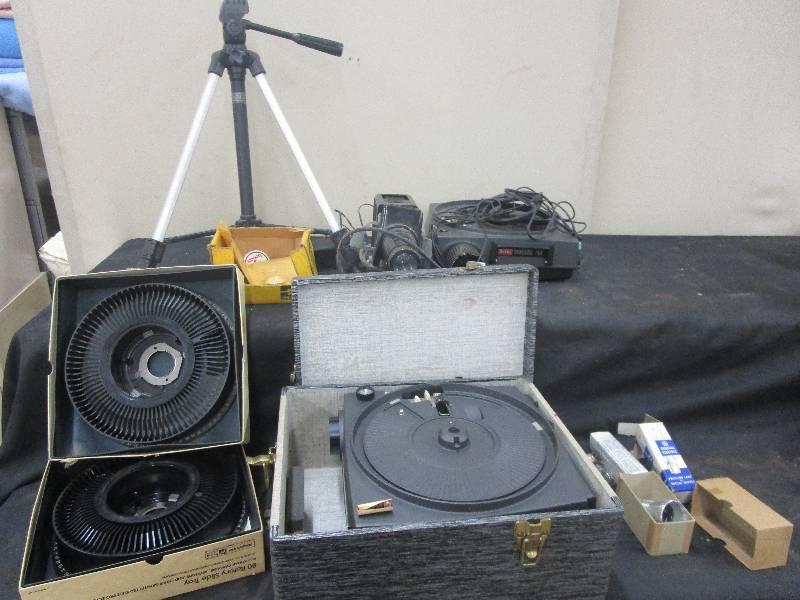 lot 39 image: Tripod,2- Projectors with Rotary Slide trays and GE Precision light bulb and more see pictures