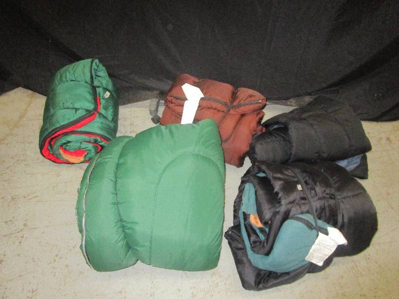 lot 45 image: 5 very nice sleeping bags
