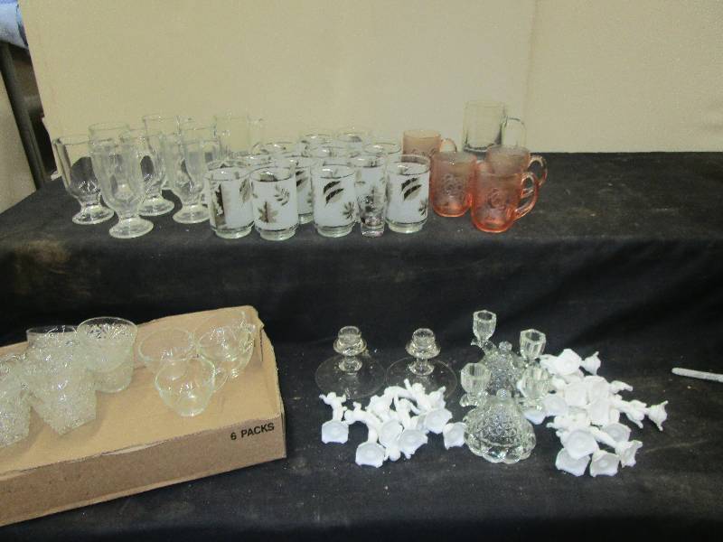 lot 46 image: Nice varius sets of glassware