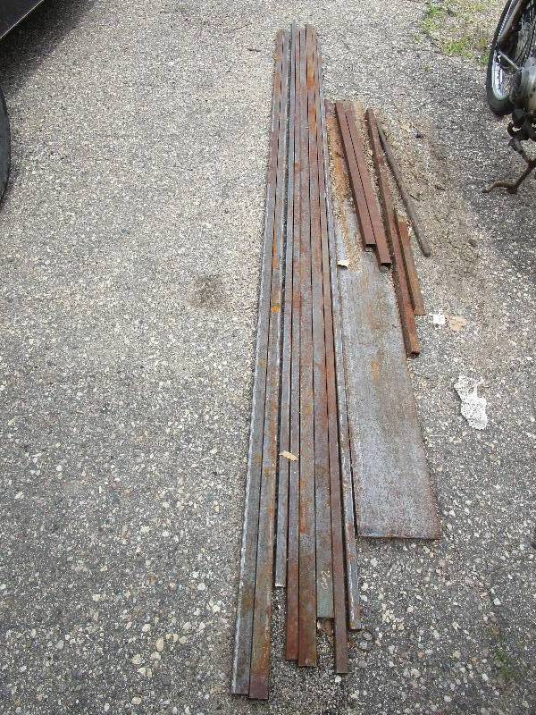 lot 49 image: Steel tubes 1 square and 1 x 12 12 foot long steel tubes