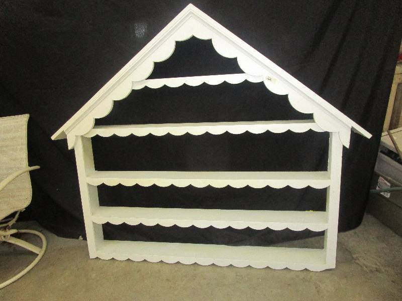 lot 72 image: Very large cute shelf with scallops 66 x 55 x 8