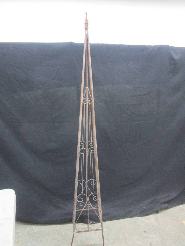 lot 76 image: 6 trellis