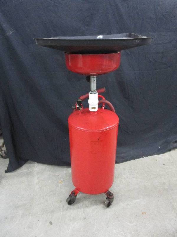 lot 78 image: Oil collection tank with air pressure for unloading with teloscopic height